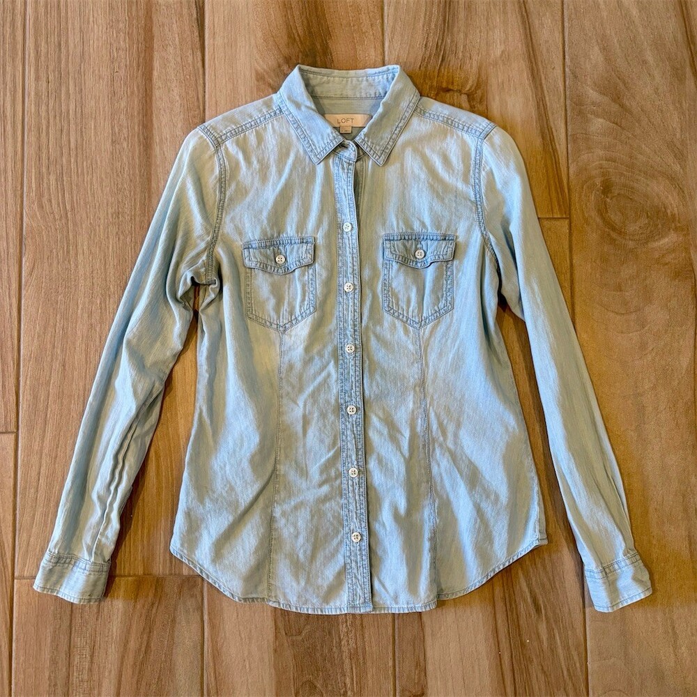 LOFT Button-Up Shirt Womens Size S Blue Chambray Light Wash Long Sleeve